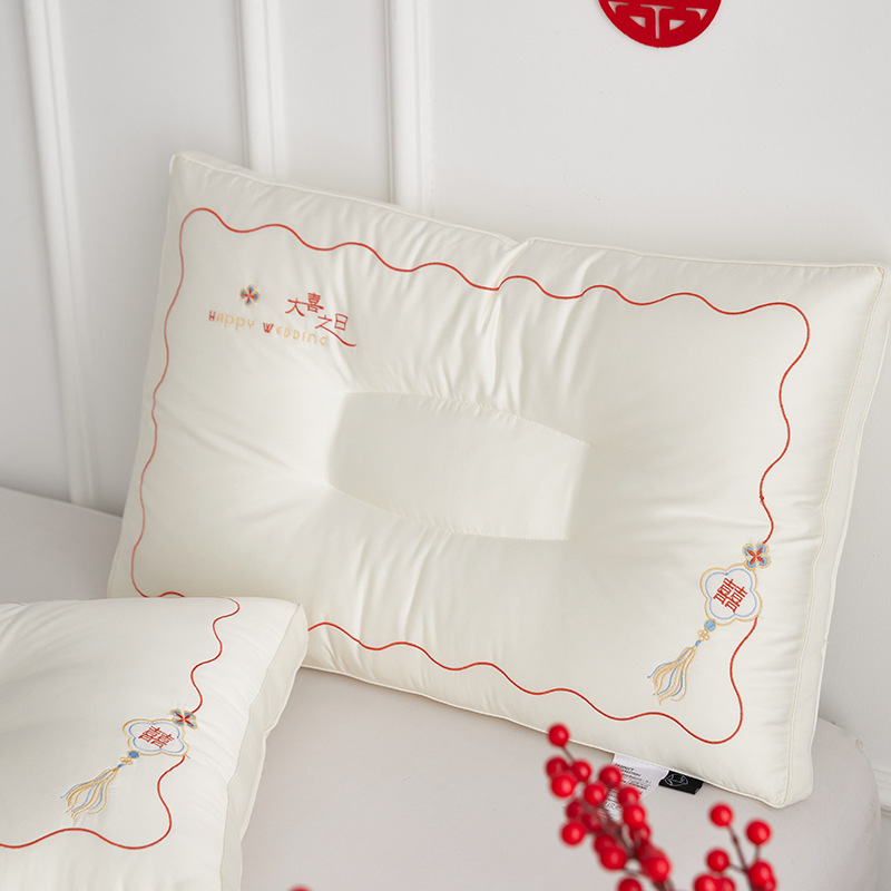 家居家纺 枕芯刺绣纯棉大红色结婚嫁喜庆